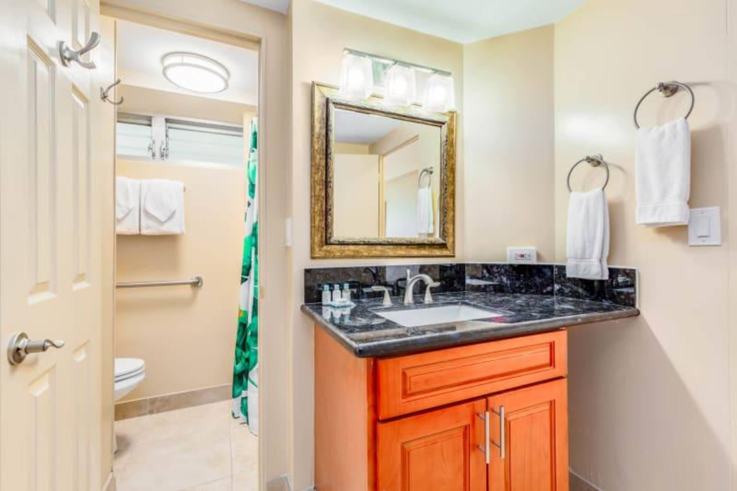 Condo in Honolulu · ★4.71 · Studio · 1 bed · 1 private bath - Image 41
