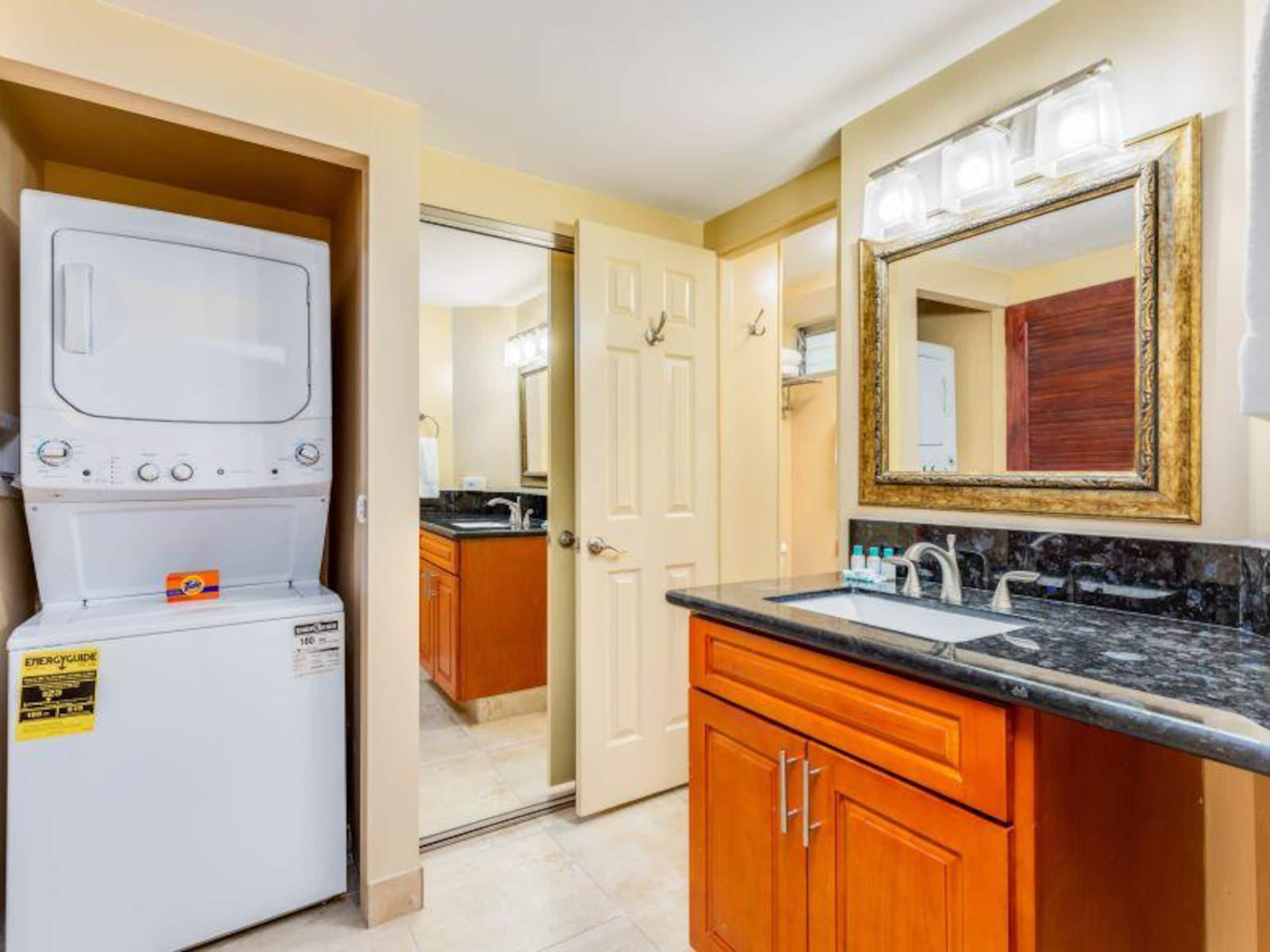 Condo in Honolulu · ★4.71 · Studio · 1 bed · 1 private bath - Image 20
