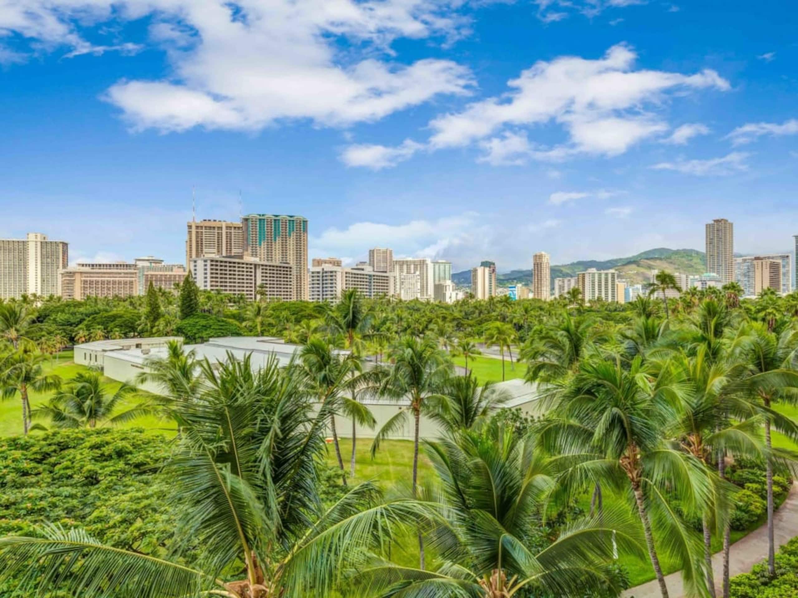 Condo in Honolulu · ★4.71 · Studio · 1 bed · 1 private bath - Image 51