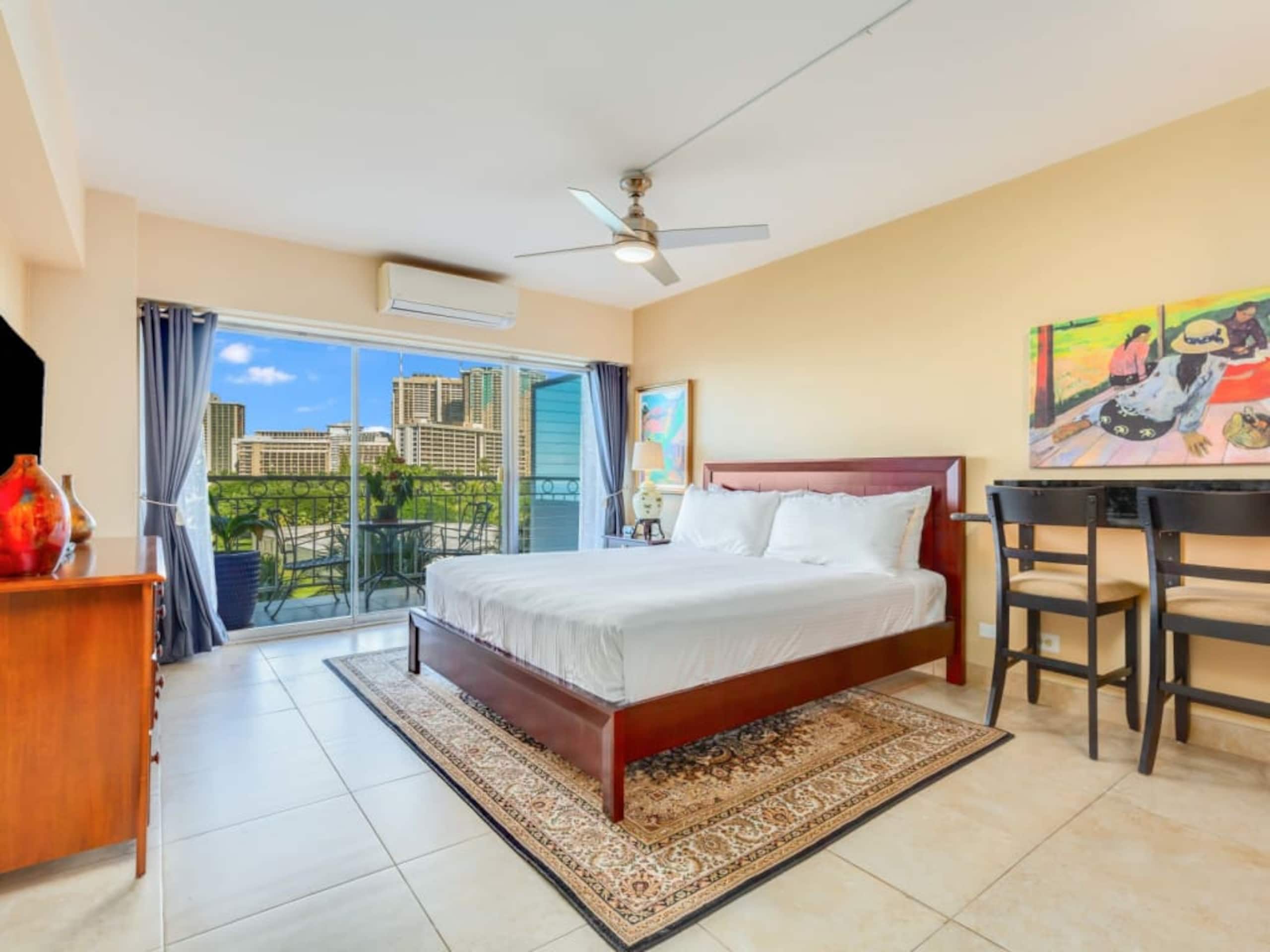 Condo in Honolulu · ★4.71 · Studio · 1 bed · 1 private bath - Image 48