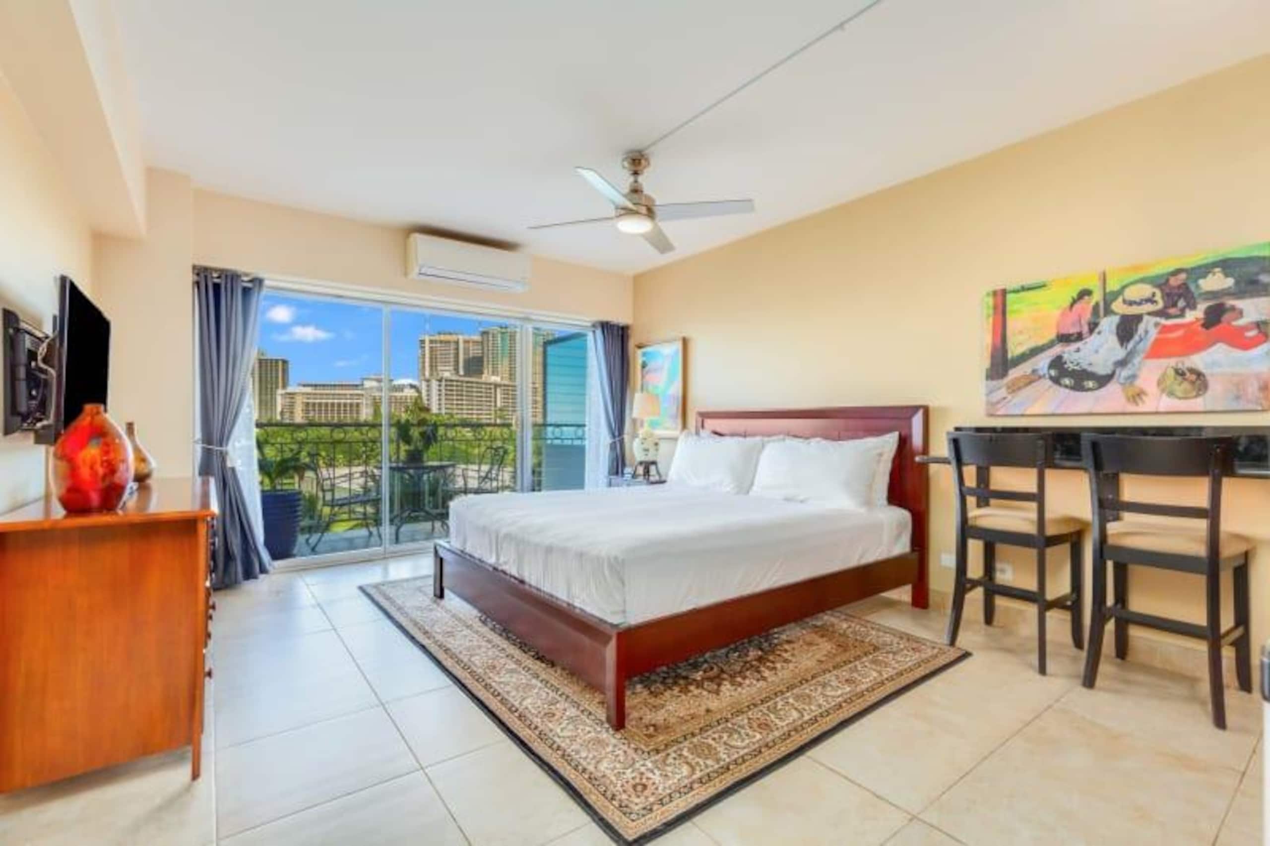 Condo in Honolulu · ★4.71 · Studio · 1 bed · 1 private bath - Image 27