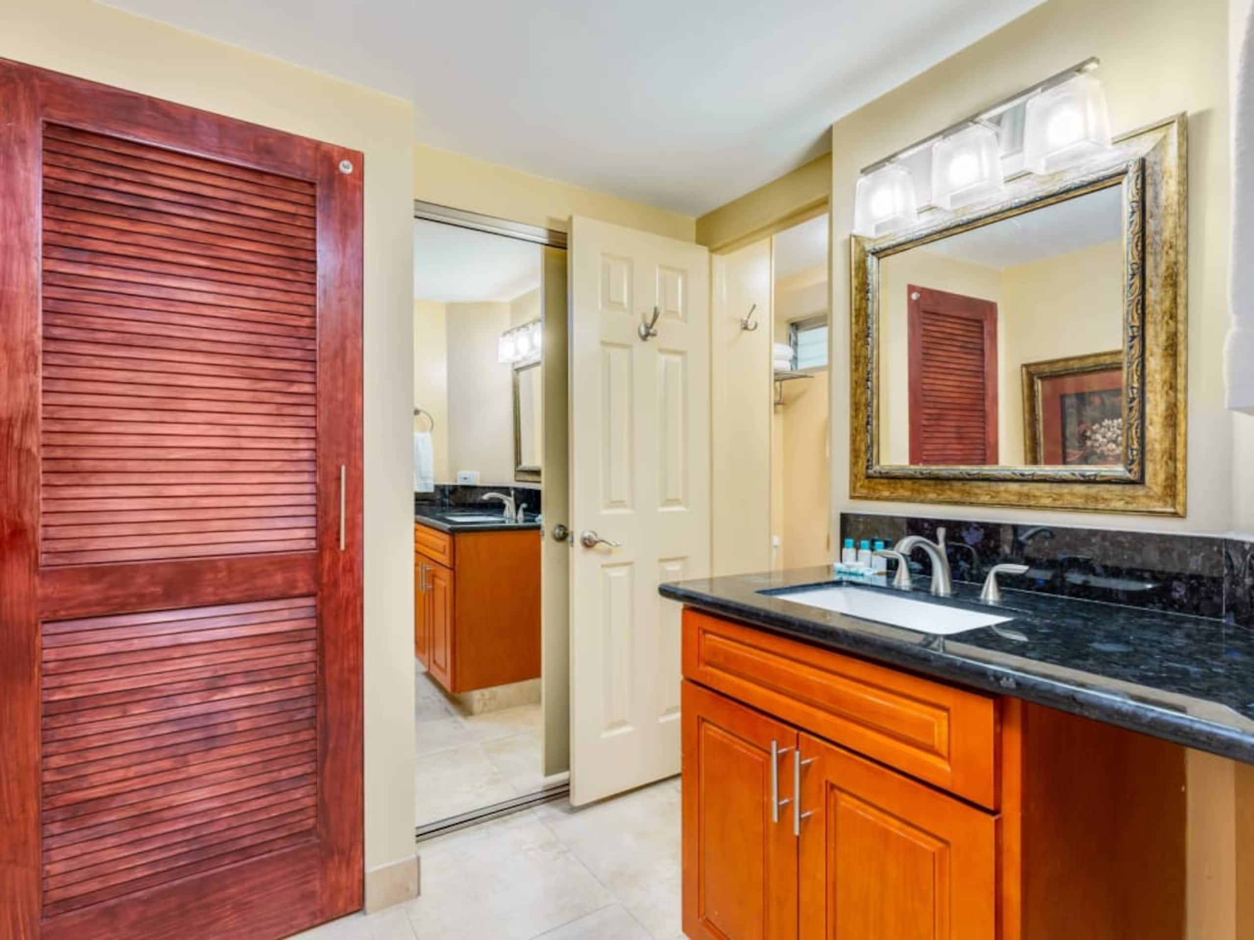 Condo in Honolulu · ★4.71 · Studio · 1 bed · 1 private bath - Image 7