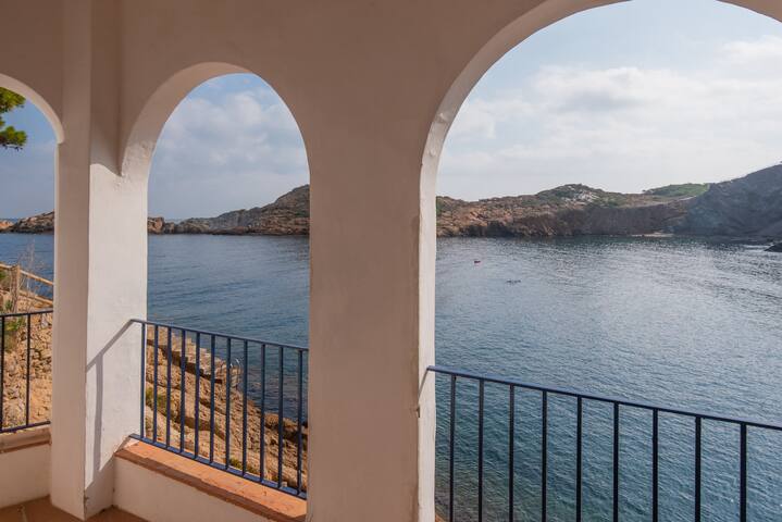 3 bedroom apartment in first sea line in Sa Tuna, Begur (H02) gallery image 4
