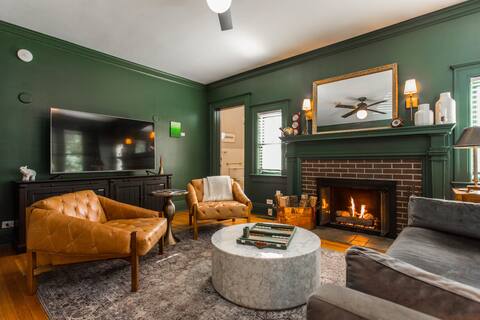 Plaza mansion: steps from art, shopping & dining