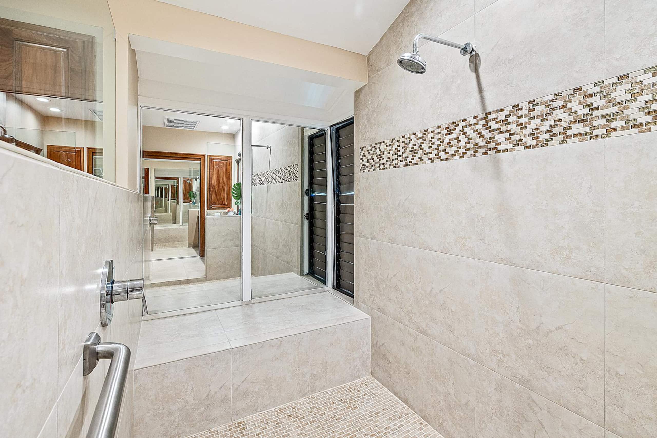 Condo in Lahaina · ★4.81 · 1 bedroom · 2 beds · 2 baths - Image 32