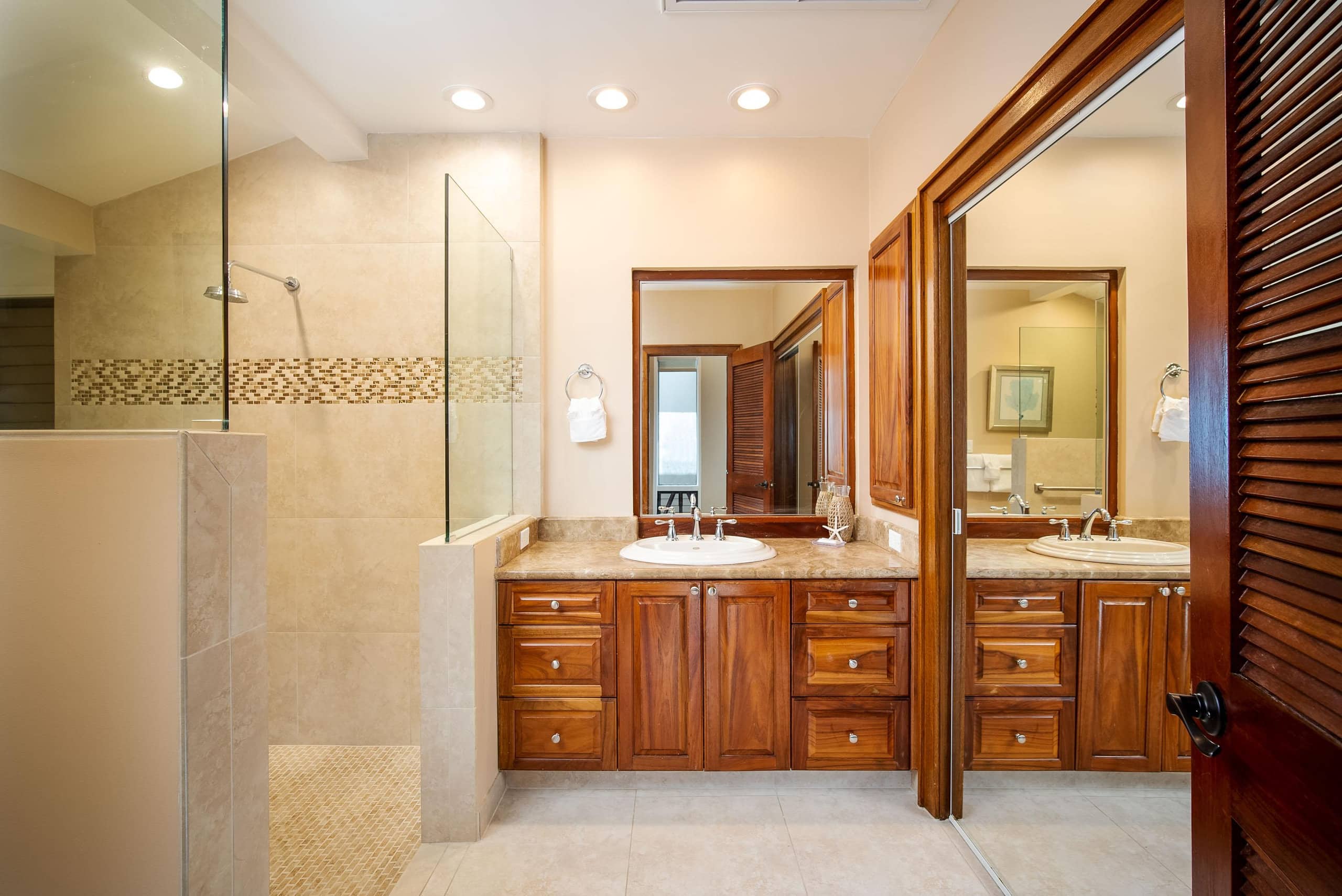 Condo in Lahaina · ★4.81 · 1 bedroom · 2 beds · 2 baths - Image 30