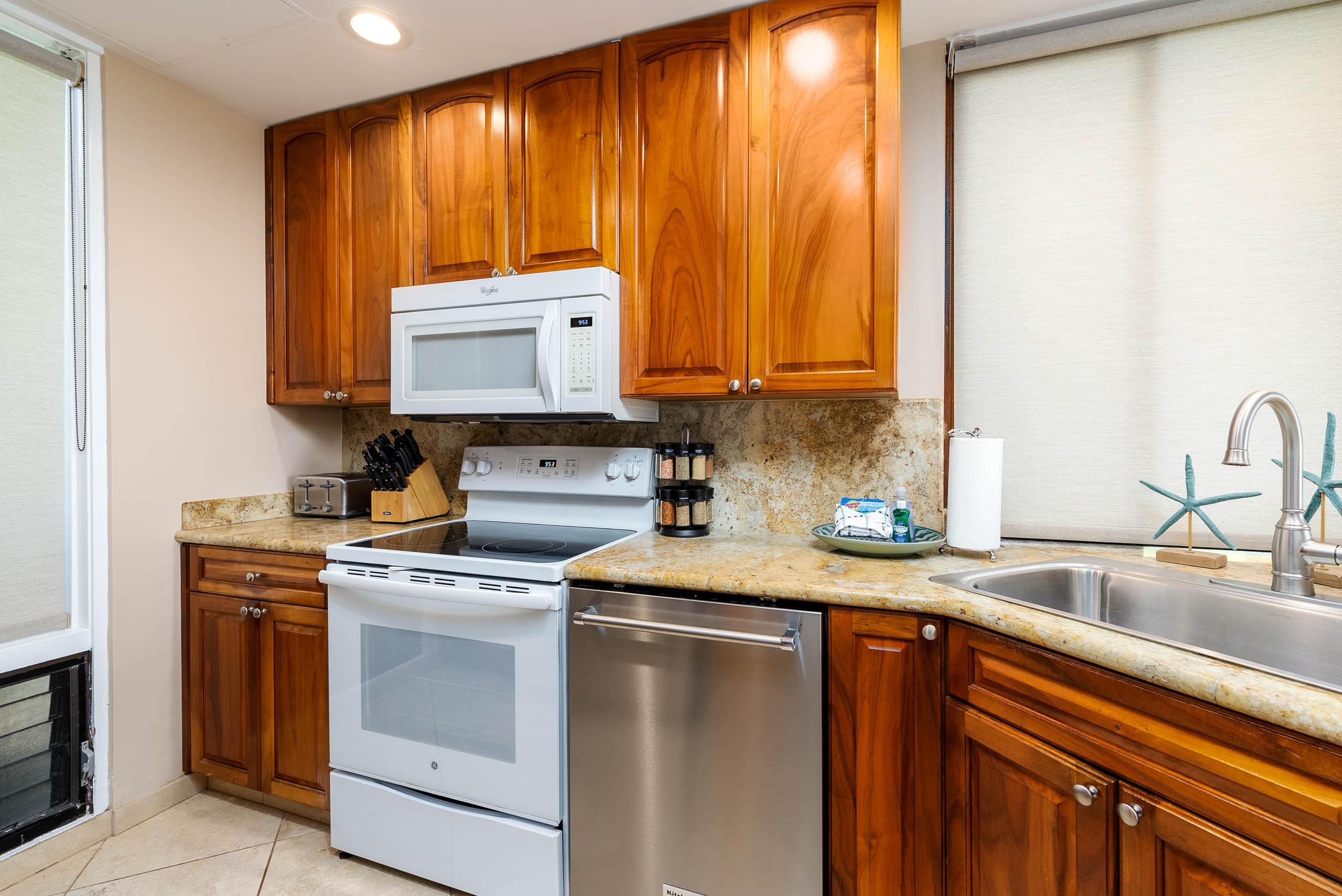 Condo in Lahaina · ★4.81 · 1 bedroom · 2 beds · 2 baths - Image 23