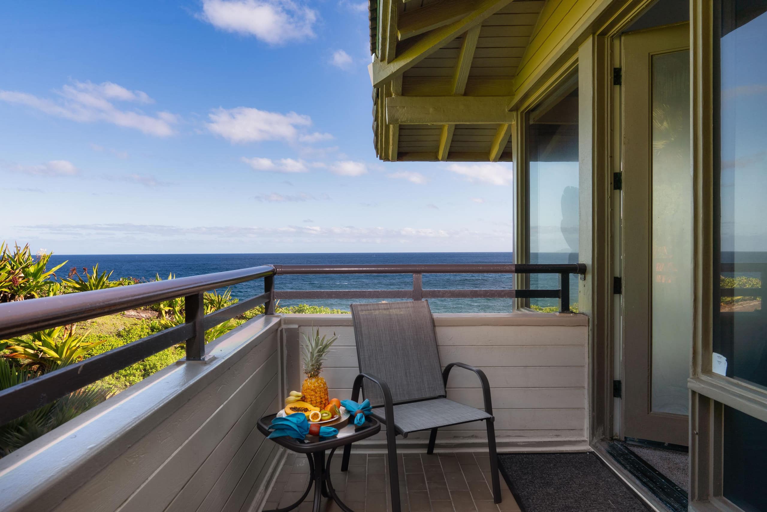 Condo in Lahaina · ★4.81 · 1 bedroom · 2 beds · 2 baths - Image 11