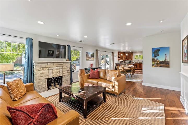 Gorgeous Corner 4 BR Home – Location -Gay Friendly