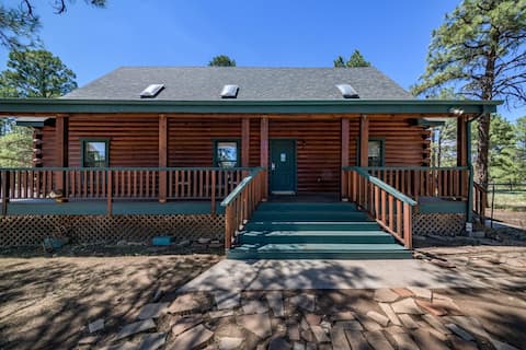 Hot Tub Cabin • Spacious 5-Acre Forest Retreat