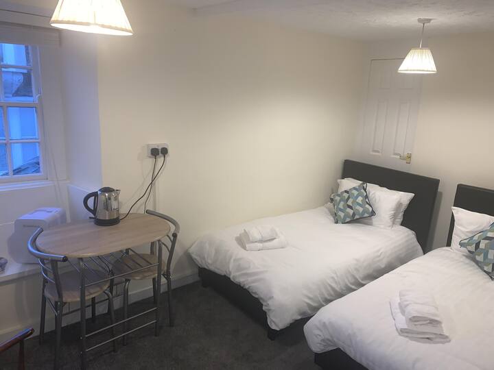 Standard Twin Ensuite with Bath at The Star Inn Guesthouses for Rent