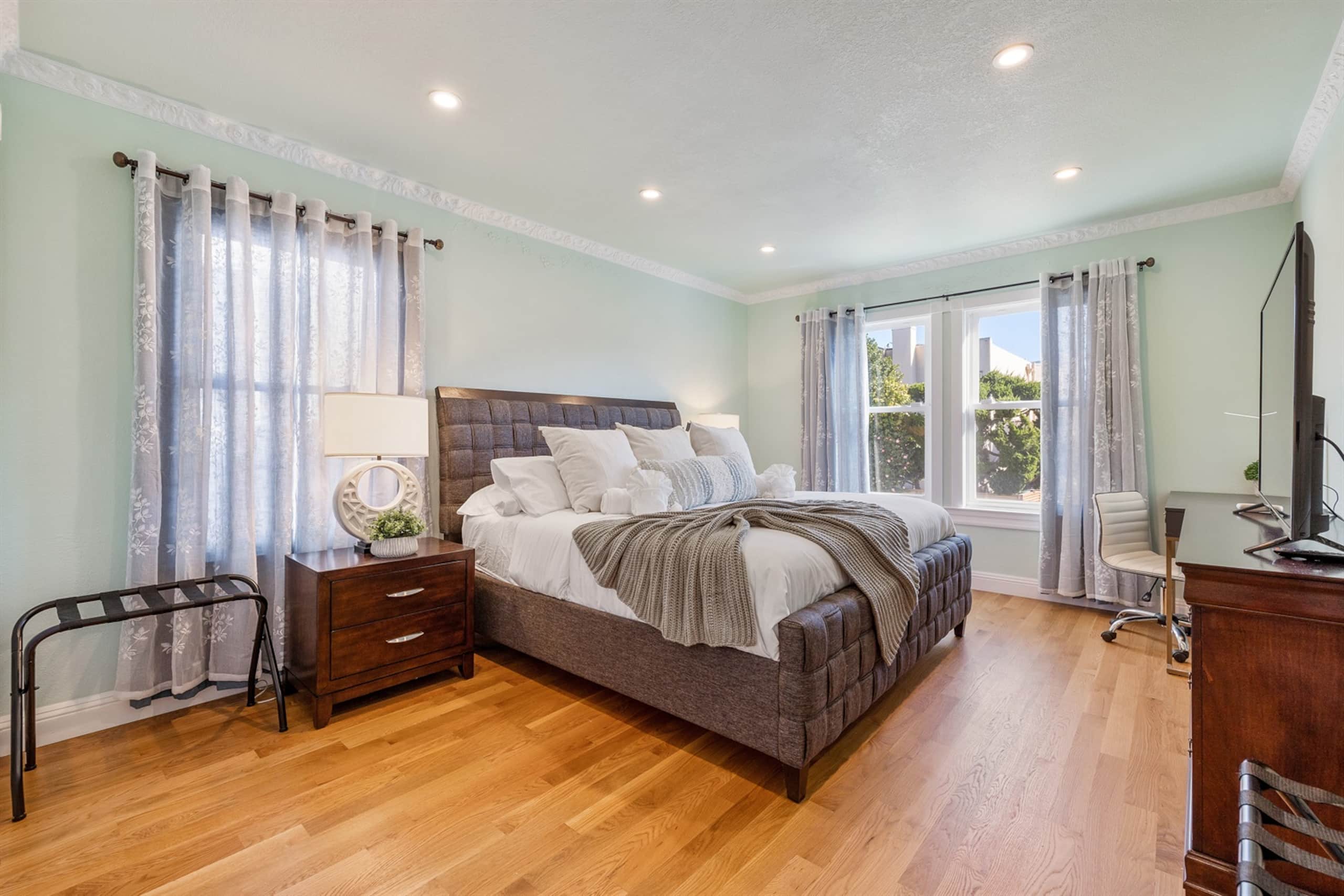 Home in San Francisco · ★4.97 · 4 bedrooms · 6 beds · 3 baths - Image 43