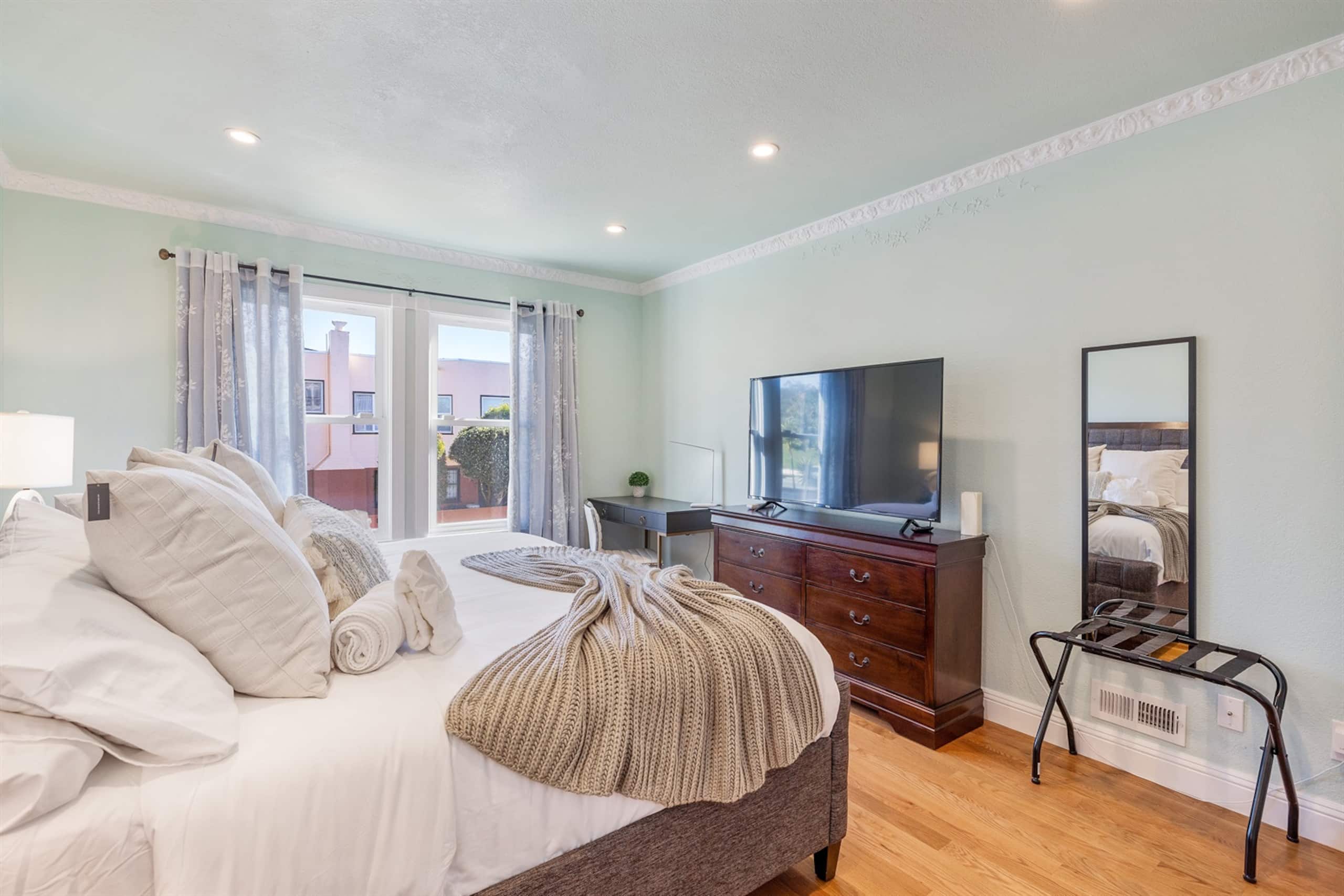 Home in San Francisco · ★4.97 · 4 bedrooms · 6 beds · 3 baths - Image 44