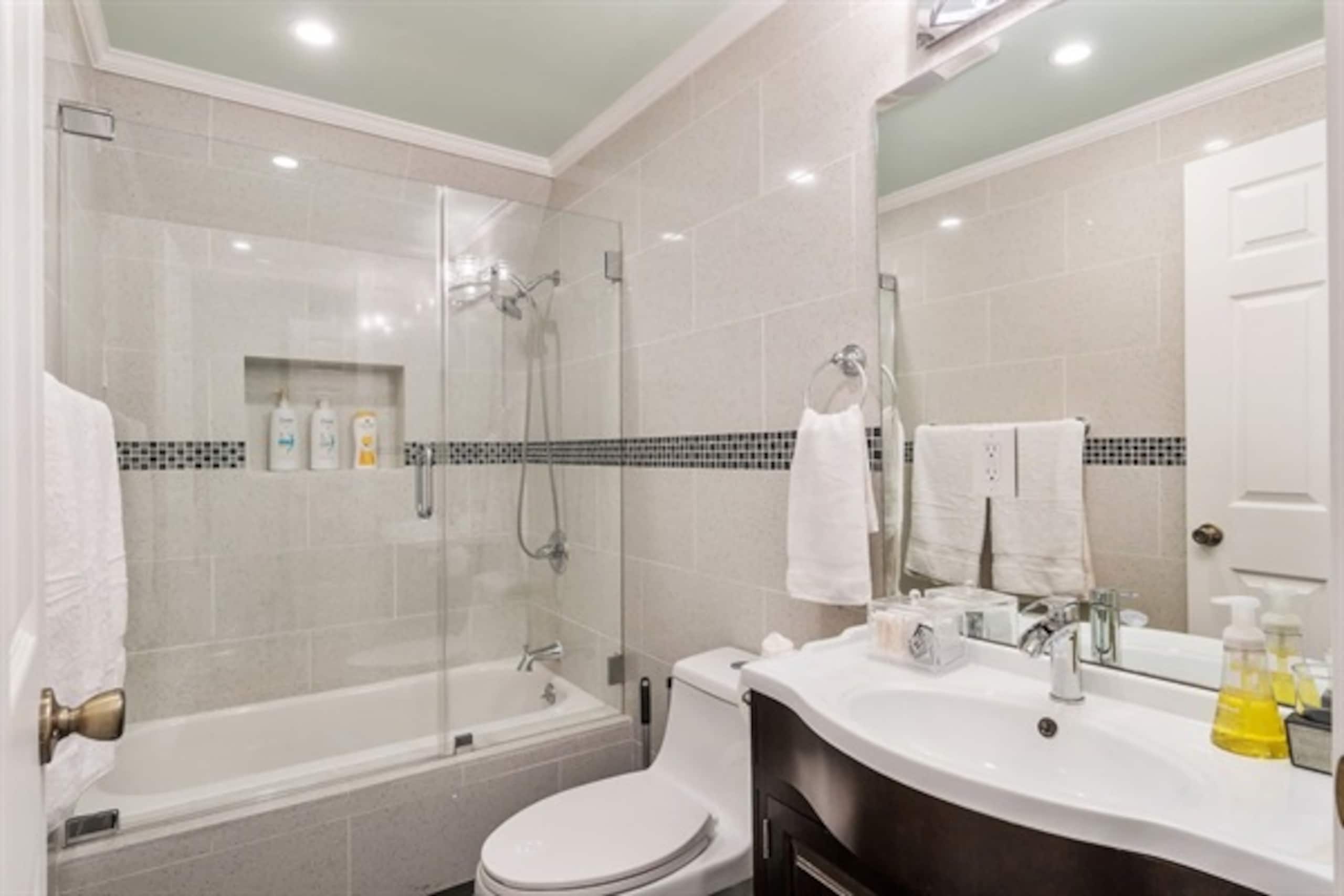 Home in San Francisco · ★4.97 · 4 bedrooms · 6 beds · 3 baths - Image 62