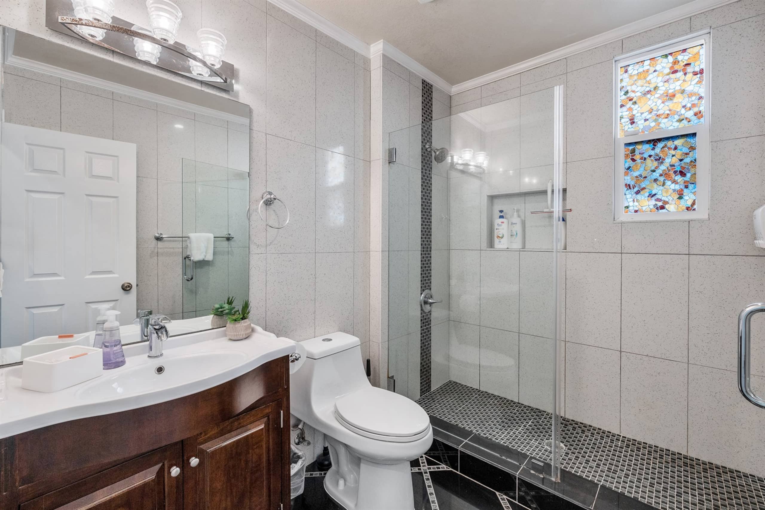 Home in San Francisco · ★4.97 · 4 bedrooms · 6 beds · 3 baths - Image 89