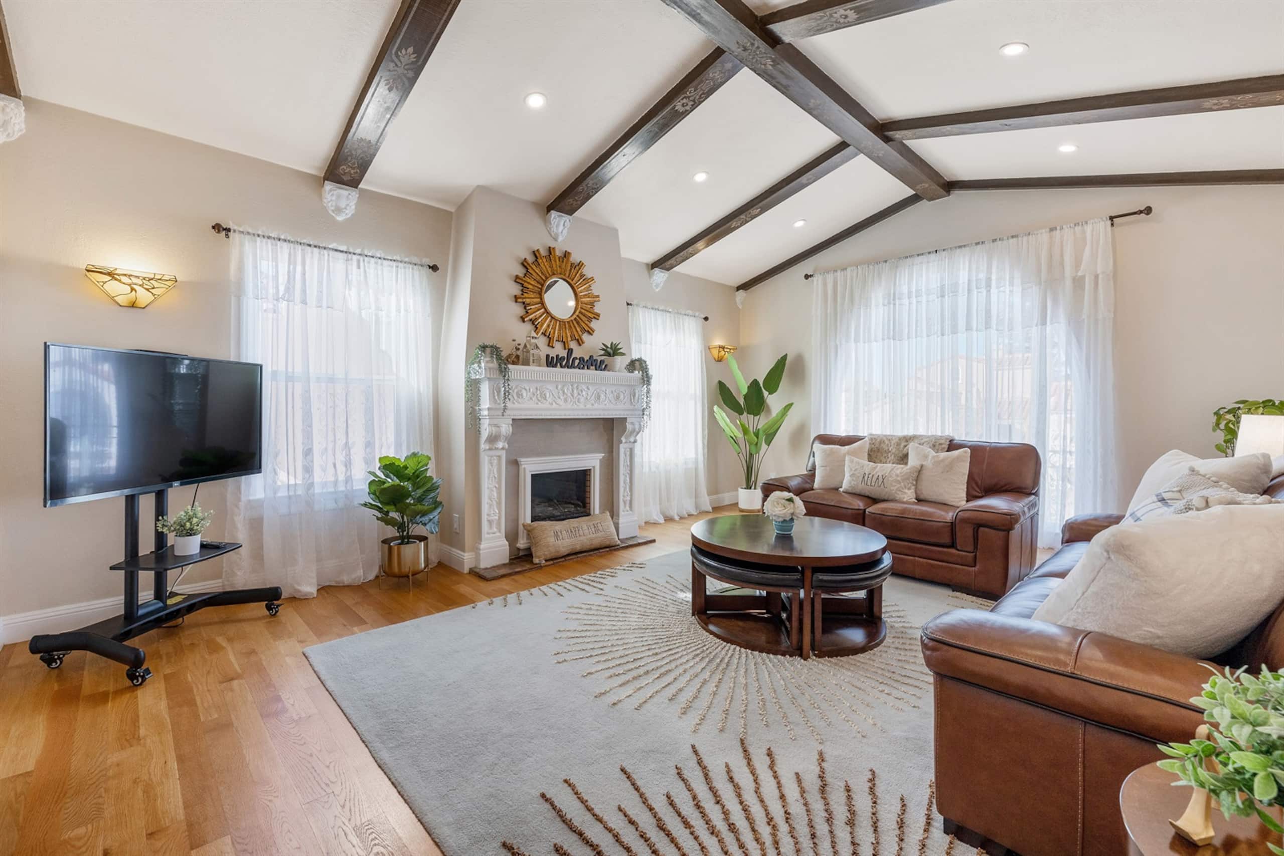 Home in San Francisco · ★4.97 · 4 bedrooms · 6 beds · 3 baths - Image 3