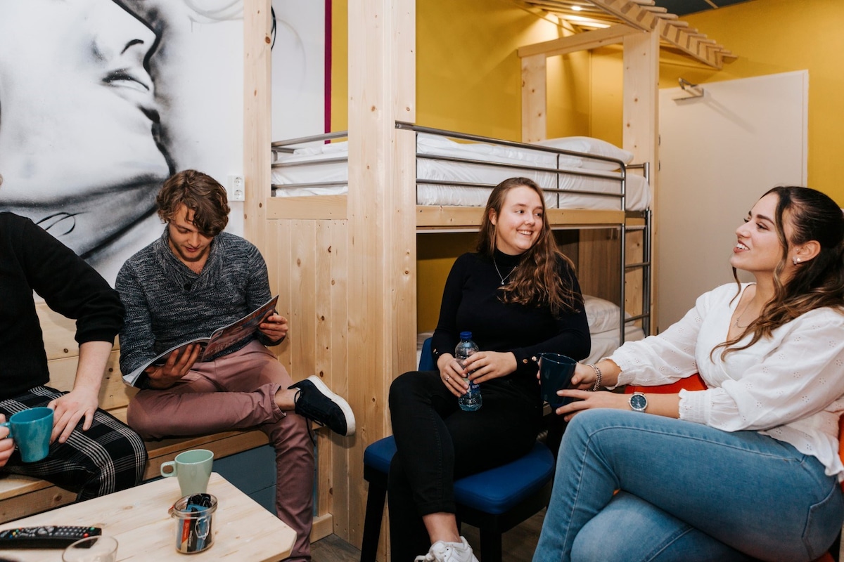 6 person bunkbed room + free parking - Aparthotels for Rent in