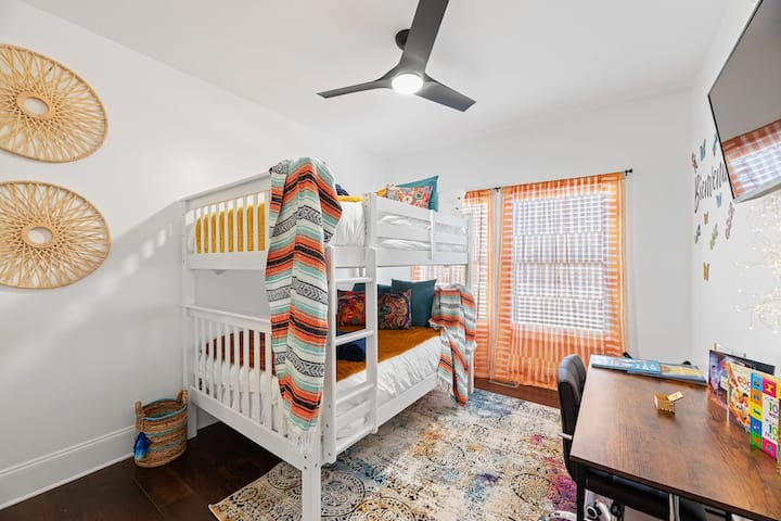 Chumba kizuri | Kitanda cha Ghorofa | Magodoro 2 ya Ukubwa Kamili