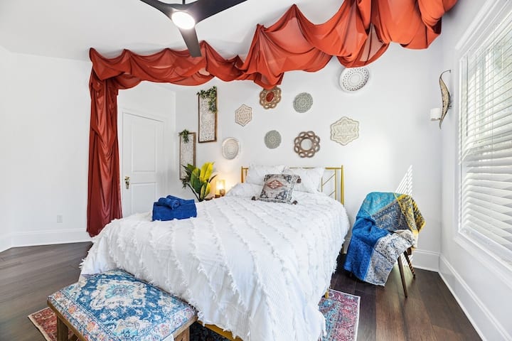 Chumba cha Moroko | Kitanda cha Queen Size na Televisheni mahiri