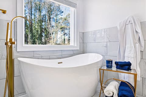 Stunning Spring Break Retreat - Centrally Located