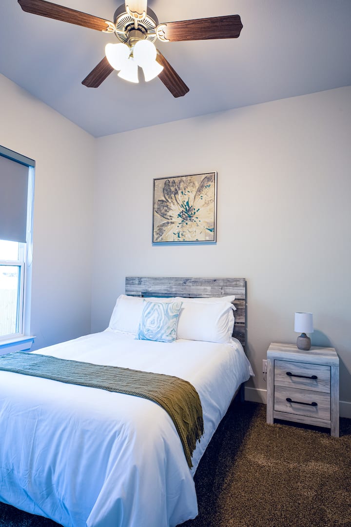 Kitanda cha kawaida kinalala wageni 2