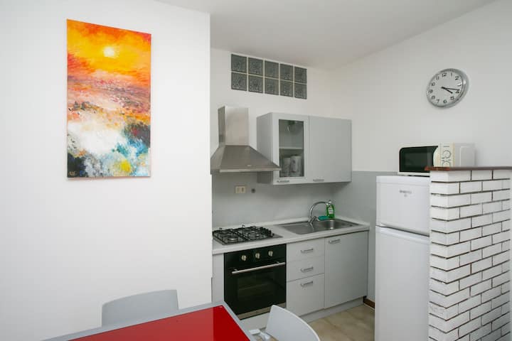 S205 - Sirolo, Apartment With Portico And A/c - Numana