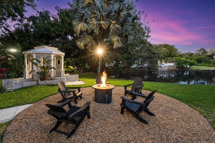 Amazing 8BR w/ Pool, Lake View&Tons of Amenities! gallery image 2