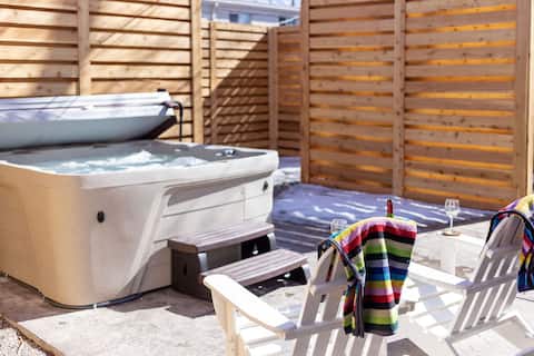 Hot Tub, Firepit, Putt Putt, Family Friendly!