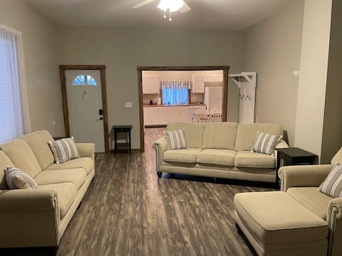 Modern Farmhouse 3 Bed, 2 Bath Apartment, Sleeps 7, Lots of Space, Steps to Downtown