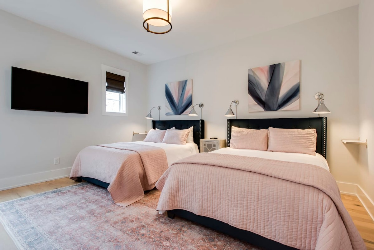 Kila chumba cha kulala kina Televisheni mahiri kubwa, ingia tu kwenye huduma zako binafsi za kutazama video mtandaoni na ufurahie!