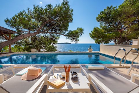 Beachfront Villa Allegria with Pool