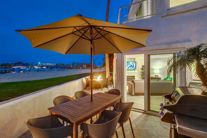 2 Level Waterfront Townhouse + 4 Outdoor Spaces gallery image 4