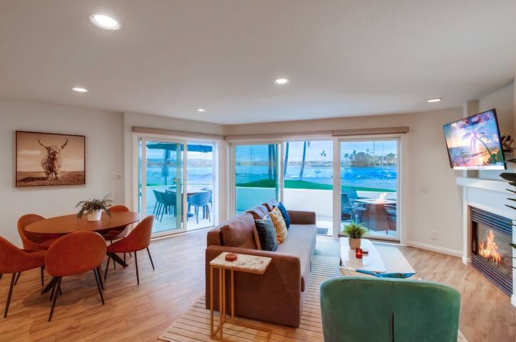 2 Level Waterfront Townhouse + 4 Outdoor Spaces gallery image 2