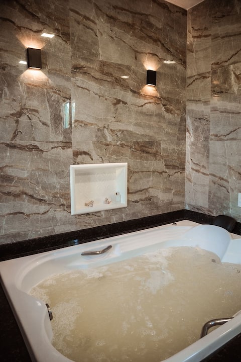 Master Chalet 1 with Whirlpool - Pousada Sestrem