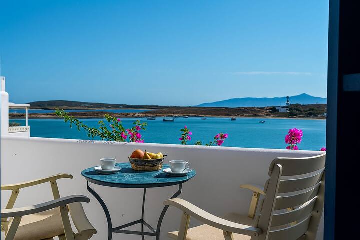 Beachfront Naoussa Bocamviglies – Up to 21 guests gallery image 2