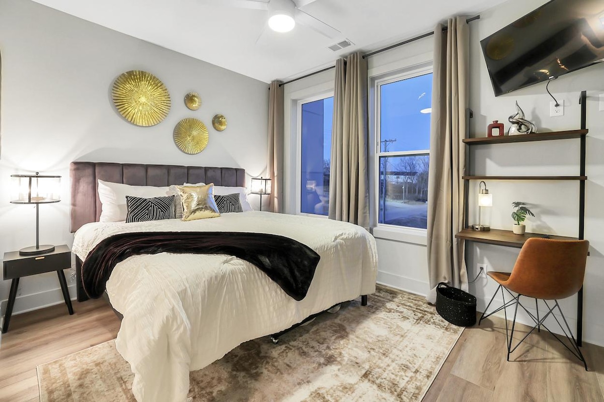 Spálňa #2 Manželská posteľ a rozkladacia pohovka s vlastnou kúpeľňou