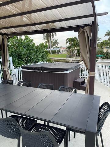 6BR Modern Waterfront Villa| Heated Pool| Gameroom gallery image 5