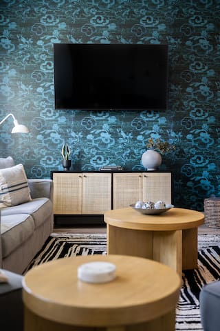 Luxe Nashville Home| Downtown Views + Rooftop gallery image 2