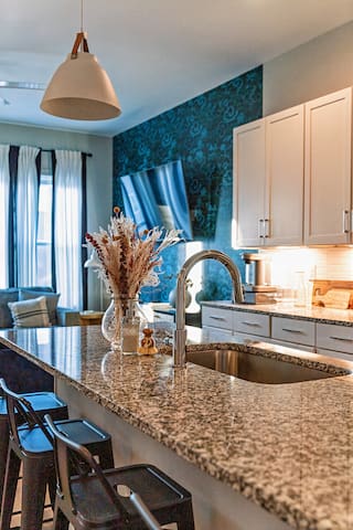 Luxe Nashville Home| Downtown Views + Rooftop gallery image 5