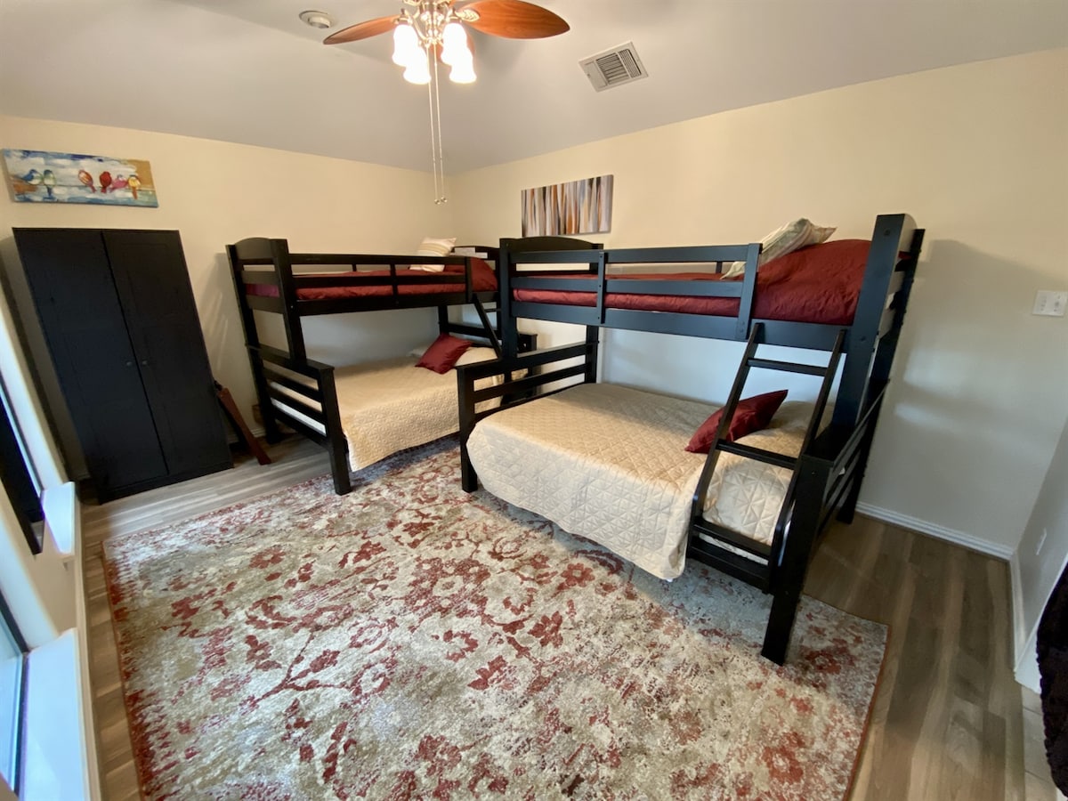 Bunk Room w/ Smart TV