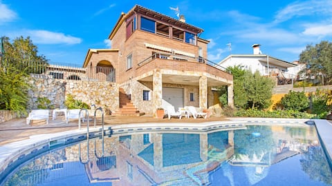 2sot01 - Nice house for 8 people with private pool