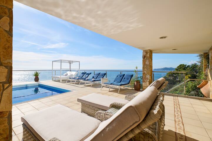 2cany01 – Spectacular luxury house with private ou gallery image 2