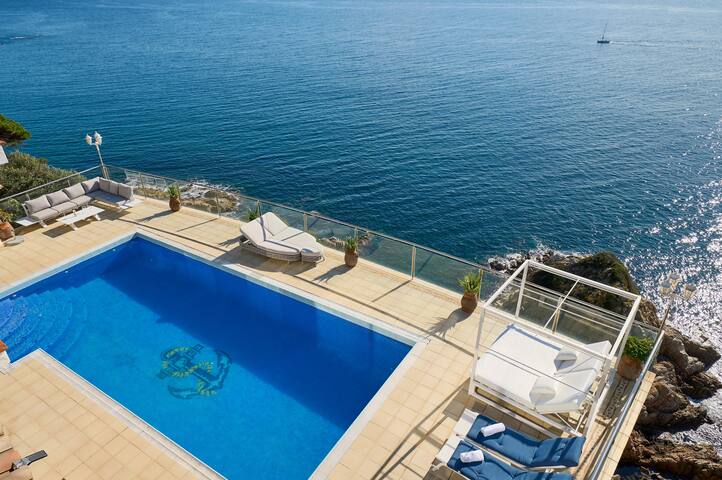 2cany01 – Spectacular luxury house with private ou gallery image 3