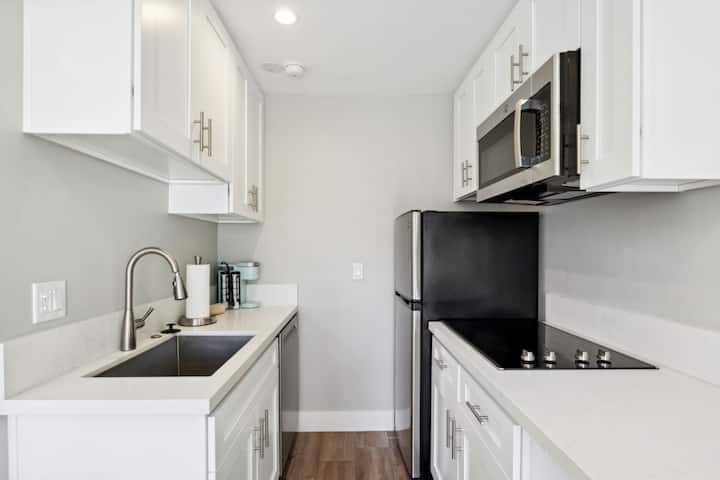 Modern Beach Suite W/ Private Patio + Hot Tub - San Diego, CA