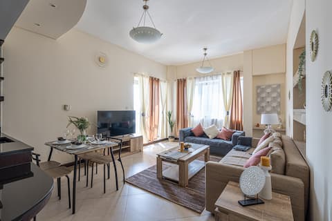 Top Airbnb: Cheerful Apt With Stunning Views in Port Saeed in Port Saeed