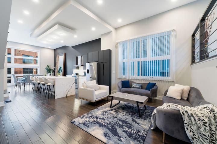 Bucktown Home – Deck, Rooftop, Game Rm, & Garage