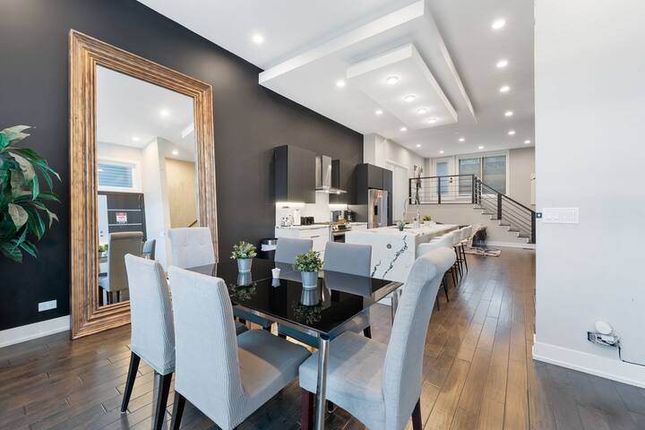 High End New Construction Home w/8 Beds, Parking gallery image 2