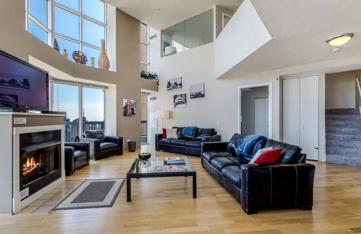 55-56 Mag Mile Penthouse gallery image 4