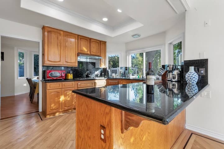Perfect Family Getaway Or Vacation! Stunning Views - Thousand Oaks, CA
