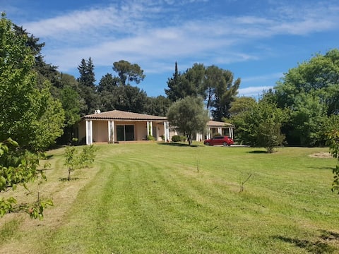 La Bucolique-Villa in the heart of greenery